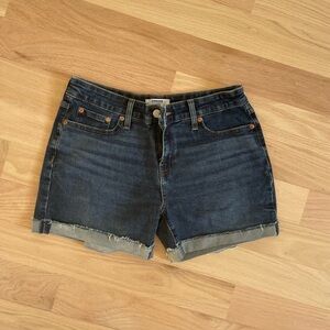 Denizen from Levi's Dark Blue Jean Shorts Women’s - LIKE NEW size 6 28W